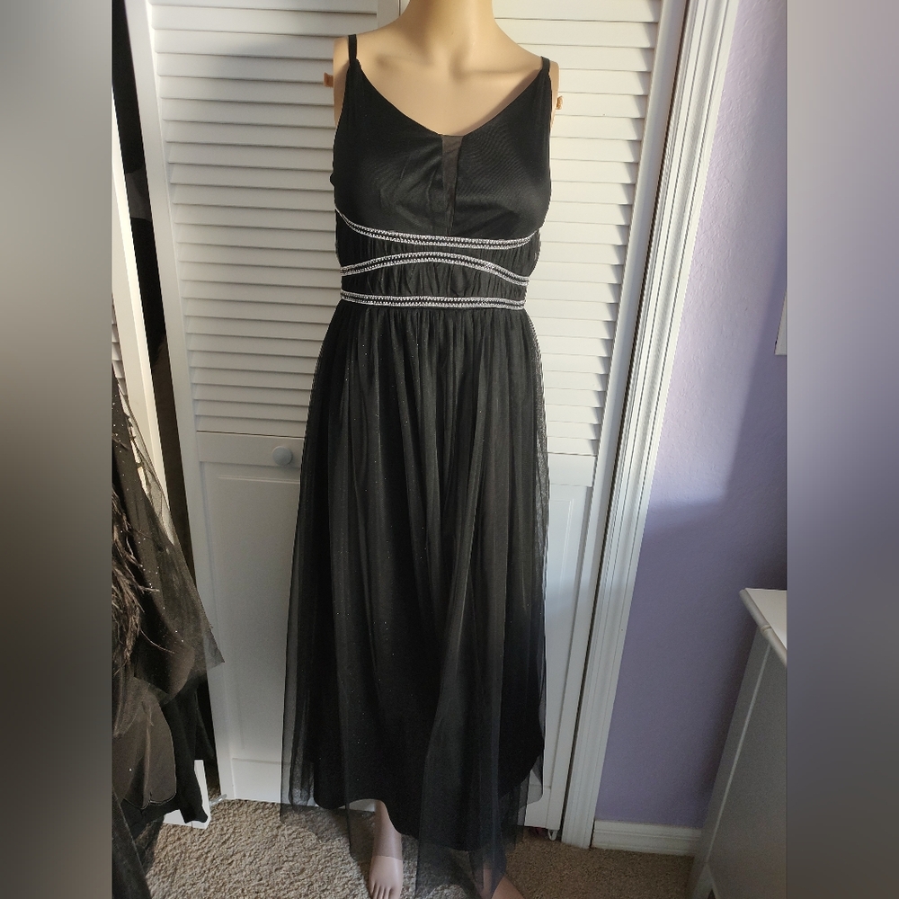 Grecian Goddess Look.Pretty,Feminine Netting - Picture 2 of 12